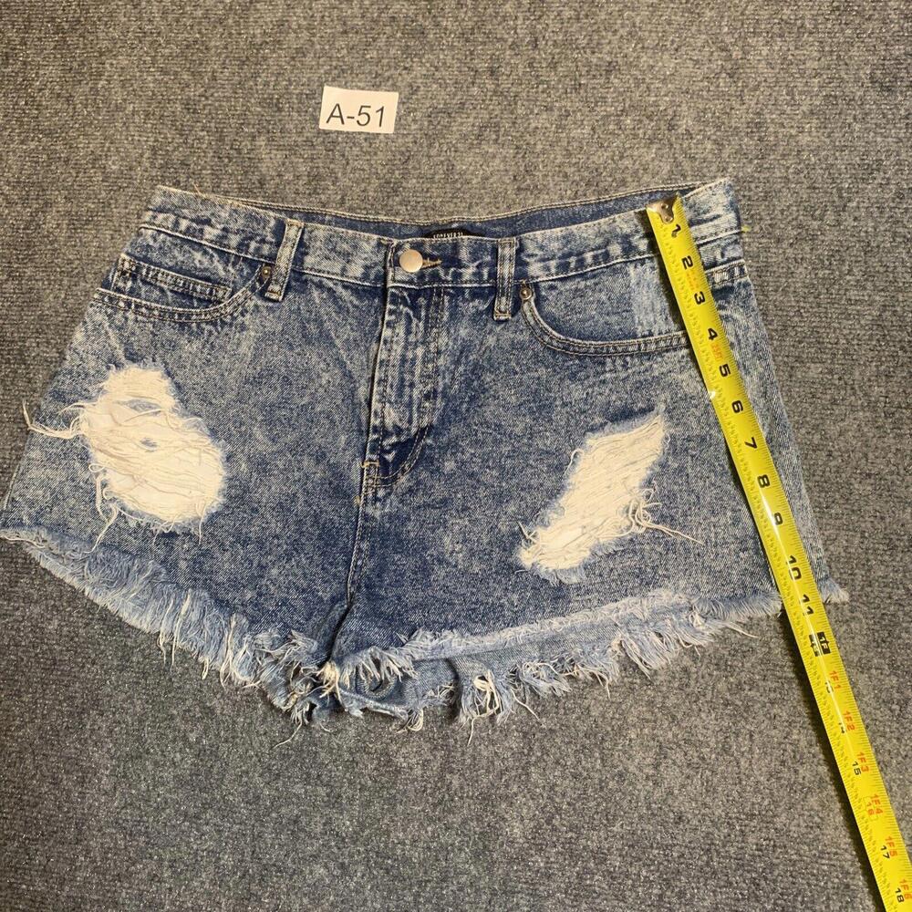 Forever 21 Silver Studded Distressed Women's Blue Denim Shorts size 31 - Picture 3 of 4